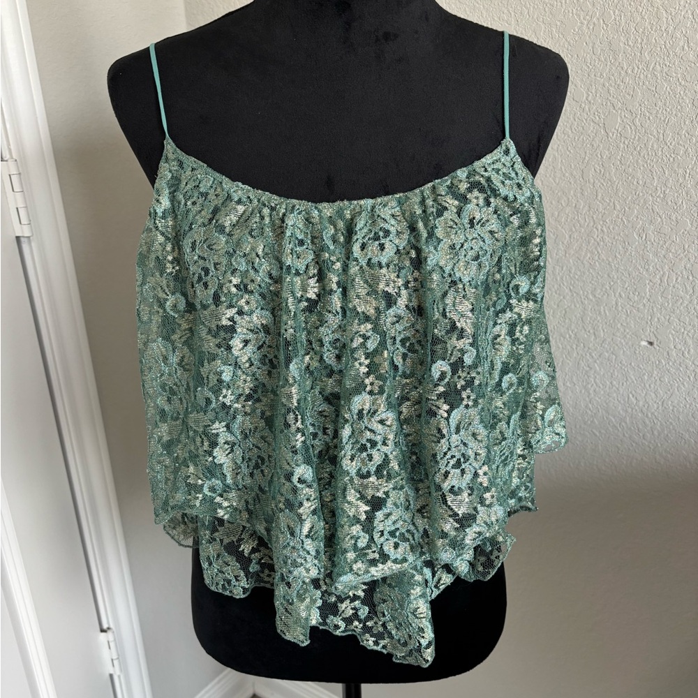 Ecote metallic lace spaghetti strap tank top with a tiered, ruffled hem size L‎